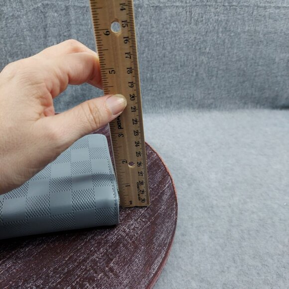 Elegant Checkered Pattern Leather Wallet With Wrist Strap & Card Holder - Picture 6 of 7